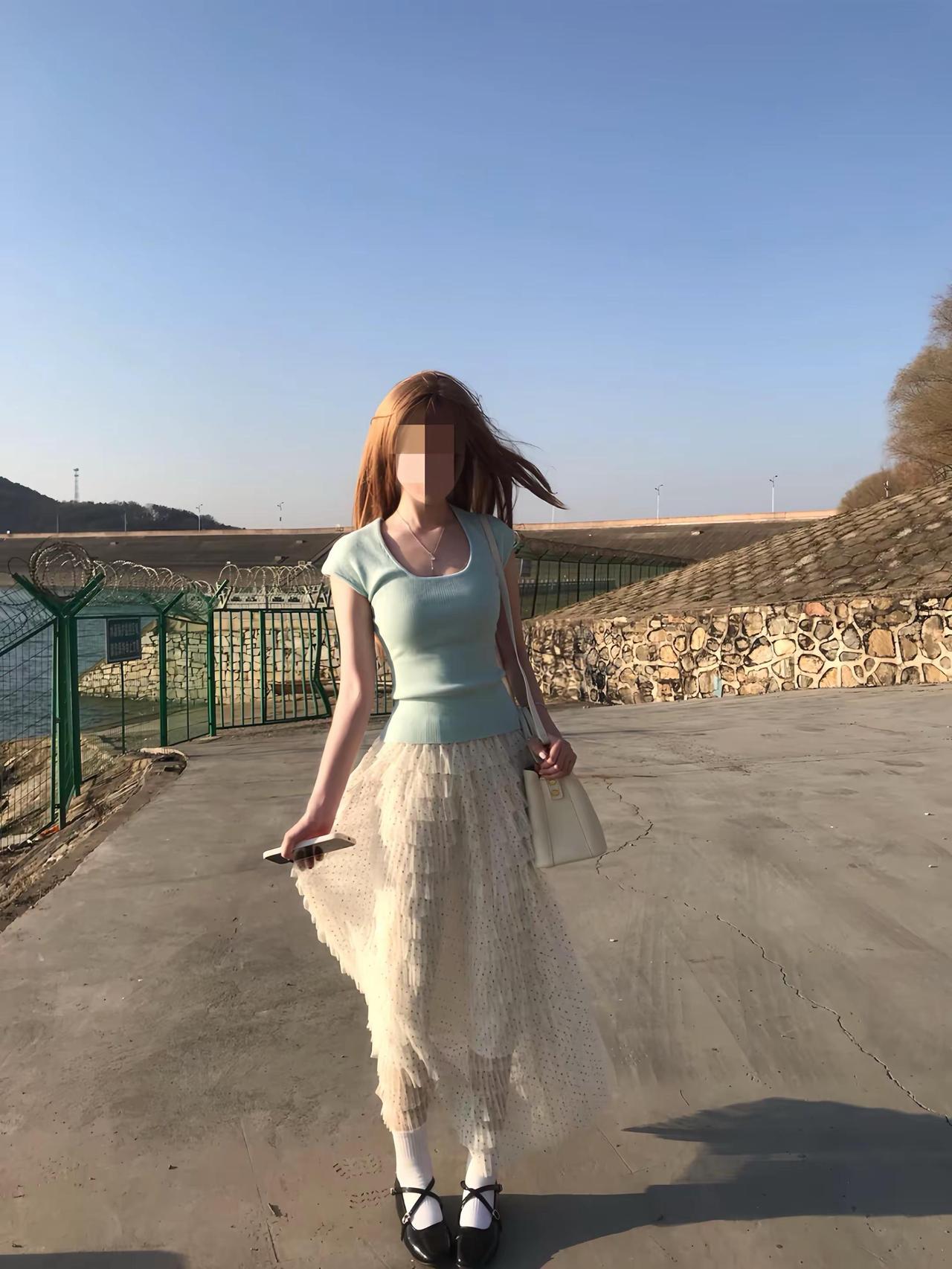 缠住吻住春风吹住我吗milyroom 温柔穿搭 拍照姿势