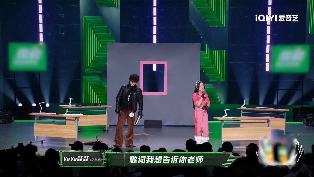 到底谁逃过源生家庭了说唱巅峰对决2026 梁源坐在那儿讲道理的样子，rapper