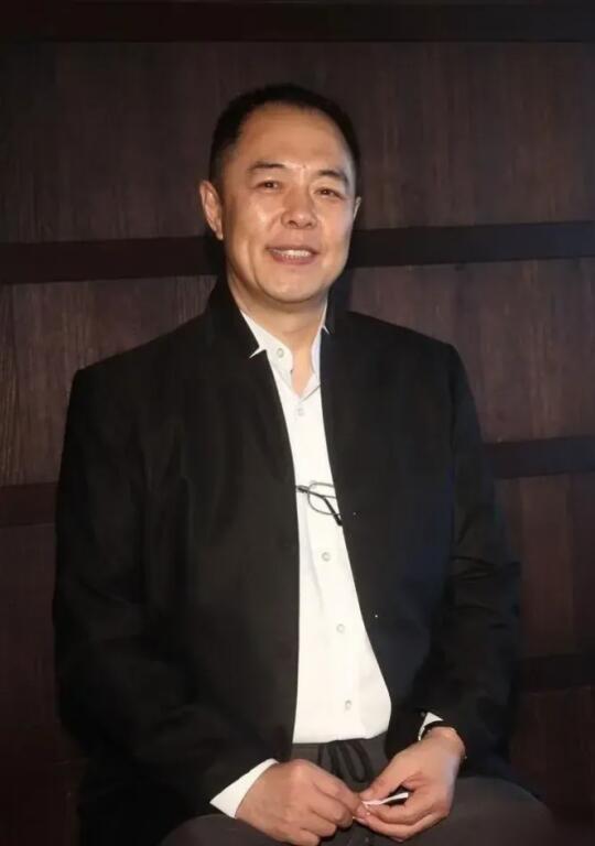 金星问张铁林[搜索高亮]:“演皇帝是不是很舒服，这么多人服侍你！”张铁...