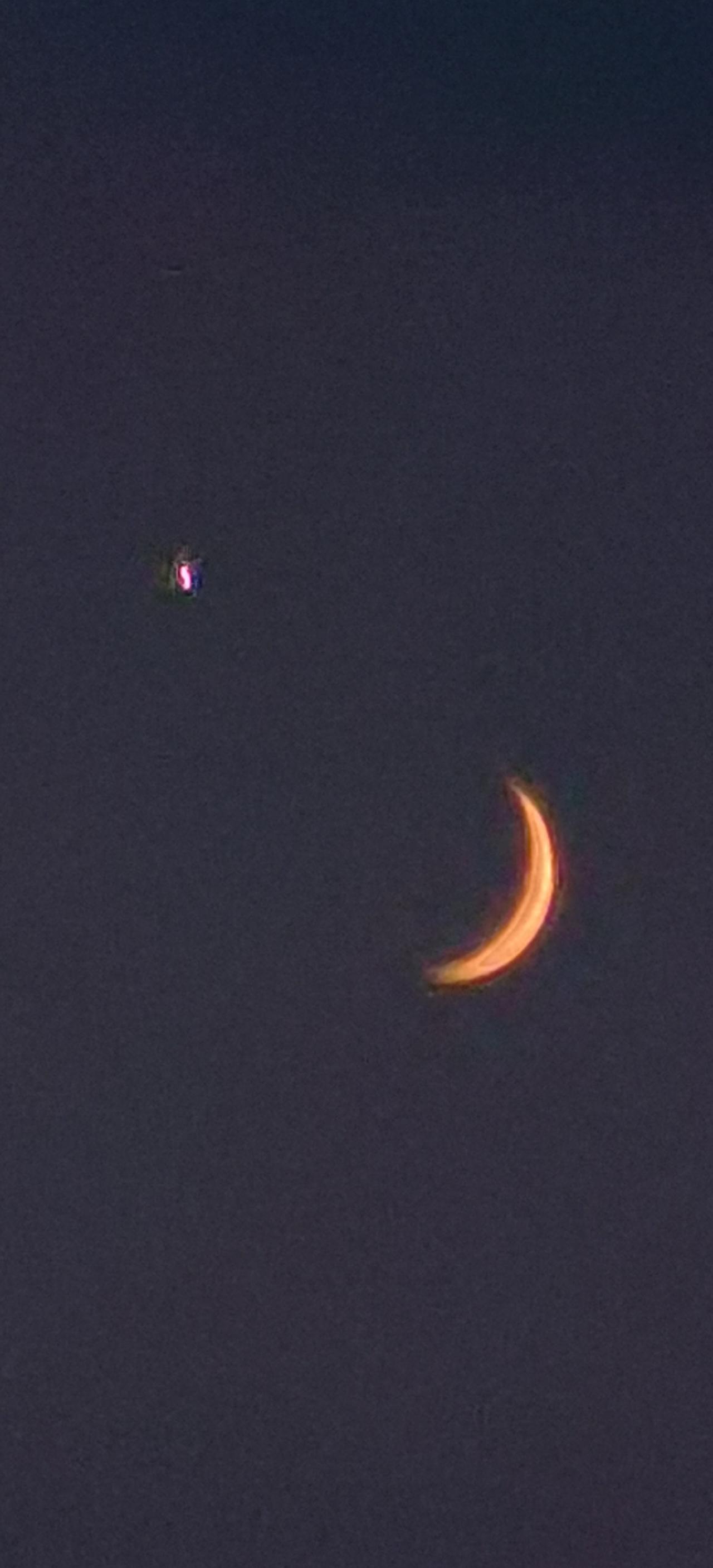金星合月，难得一见，今年最后一次，下一次要等到8年后。

今天（9月14日）傍晚