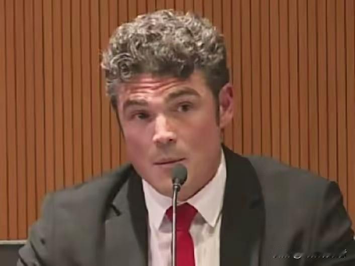 美国国家反恐中心主任乔·肯特3月17日辞职，他称出于良知无法支持伊朗战争。
这一