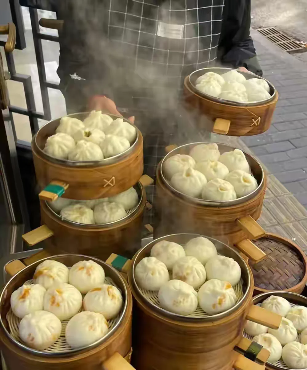 无论怎么选都后悔的人，是因为始终活在童年的恐惧叙事中。 很多人的外表...