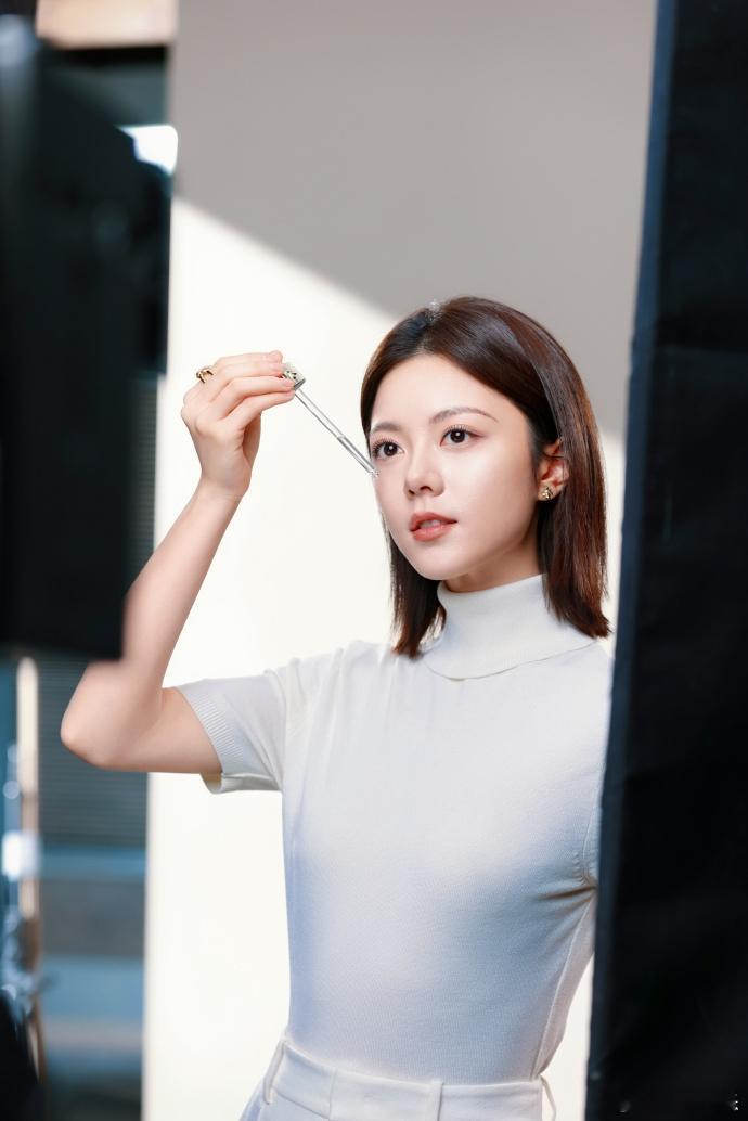 赵今麦好干练的造型好干练的赵今麦夏日感+女总裁气场，赵今麦你还有多少惊喜是朕不知