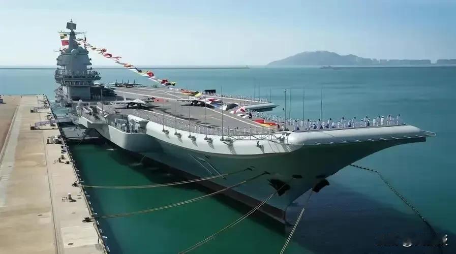 山东舰驶向南海，震慑菲律宾[思考][思考][思考]
据商业卫星拍摄影像，山东舰在
