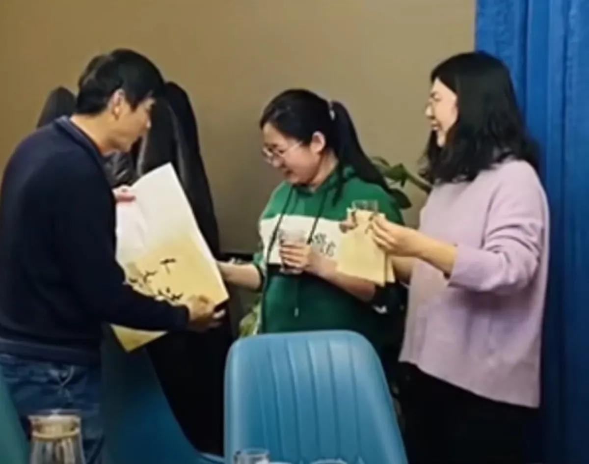 春节前，“刘艺书法研究会”组织在京的书法艺术家到通州区马驹桥镇西店村开展书法文化