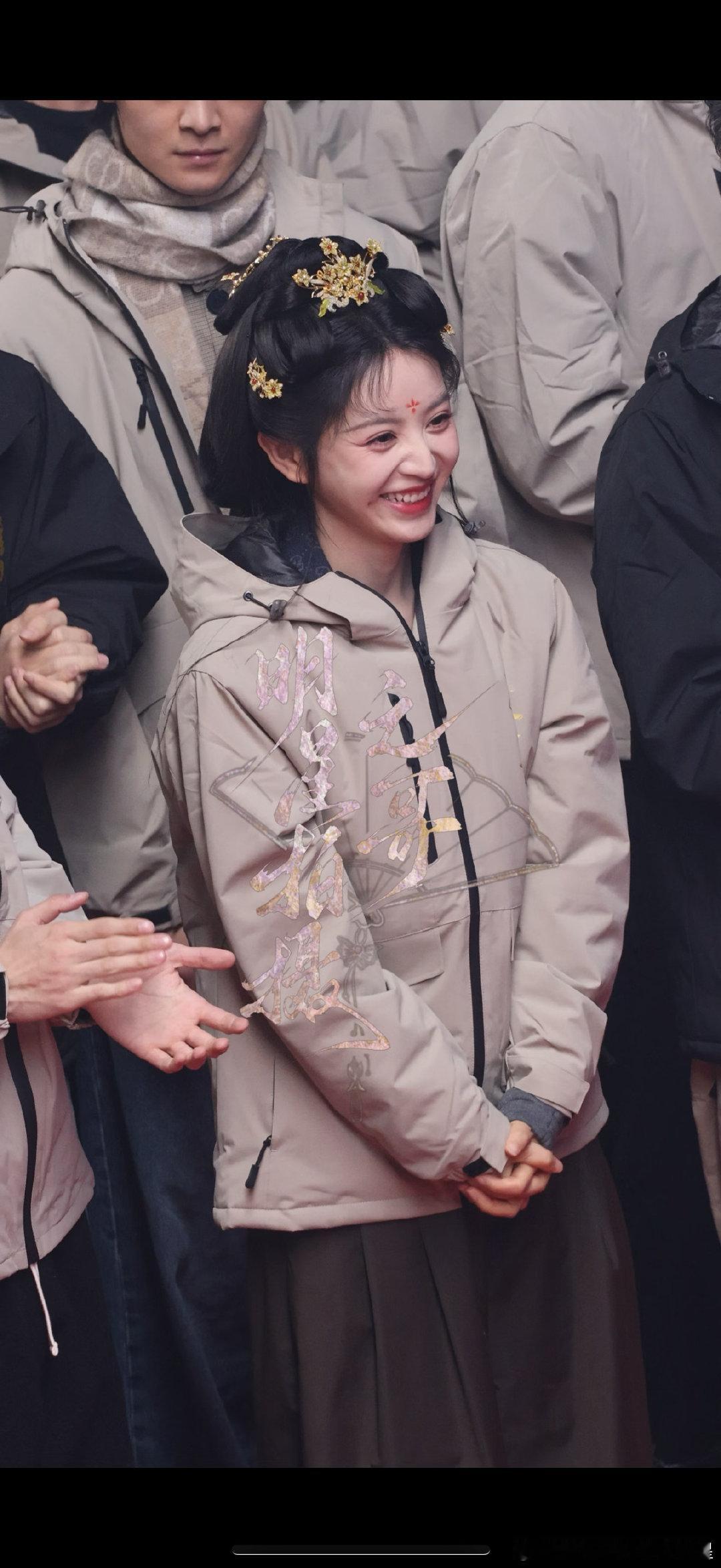 田曦薇闫桉新剧开机路透田曦薇闫桉的cp感恭喜《嫁金钗》开机！田曦薇一人分饰两角反