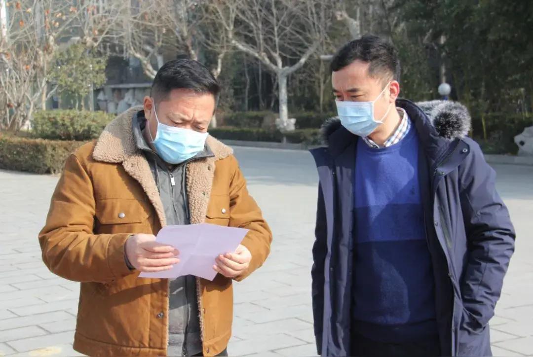 你说的正是 39岁跑者贾宁（账号：贾宁爱跑步） 从北京跑步去武汉的挑战。
 
基