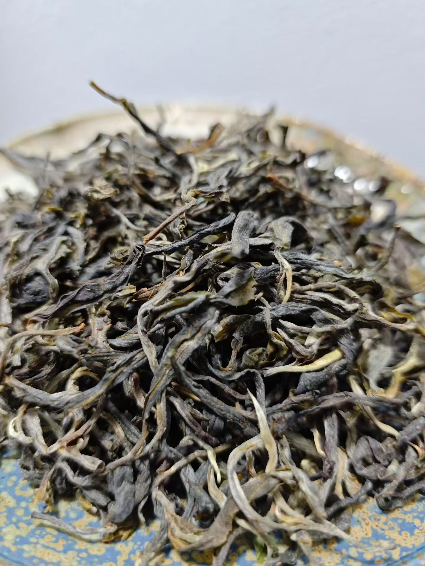 品茶赏器交友  茶里有清苦，也有回甘，像极了生活的模样。 