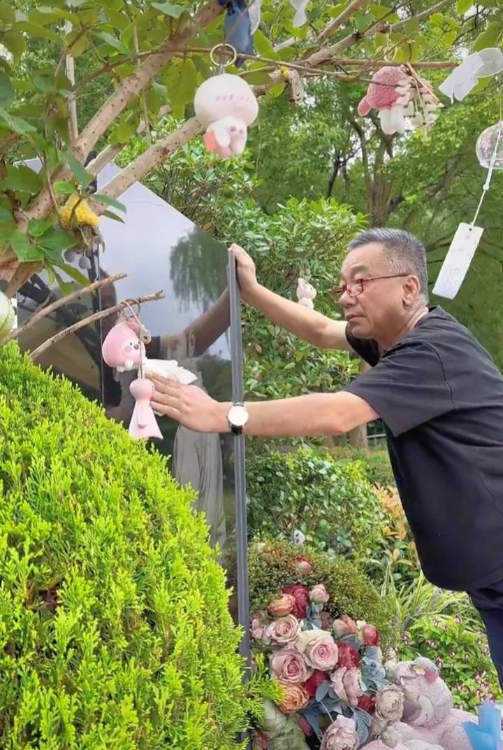 又看到陈乔恩在乔任梁忌日这一天发文悼念了。几乎每年的忌日，她都会发文悼念乔任梁。