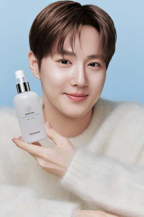 20日，自然共和国品牌韩妮采方面宣布SUHO被选定为该品牌代言人 