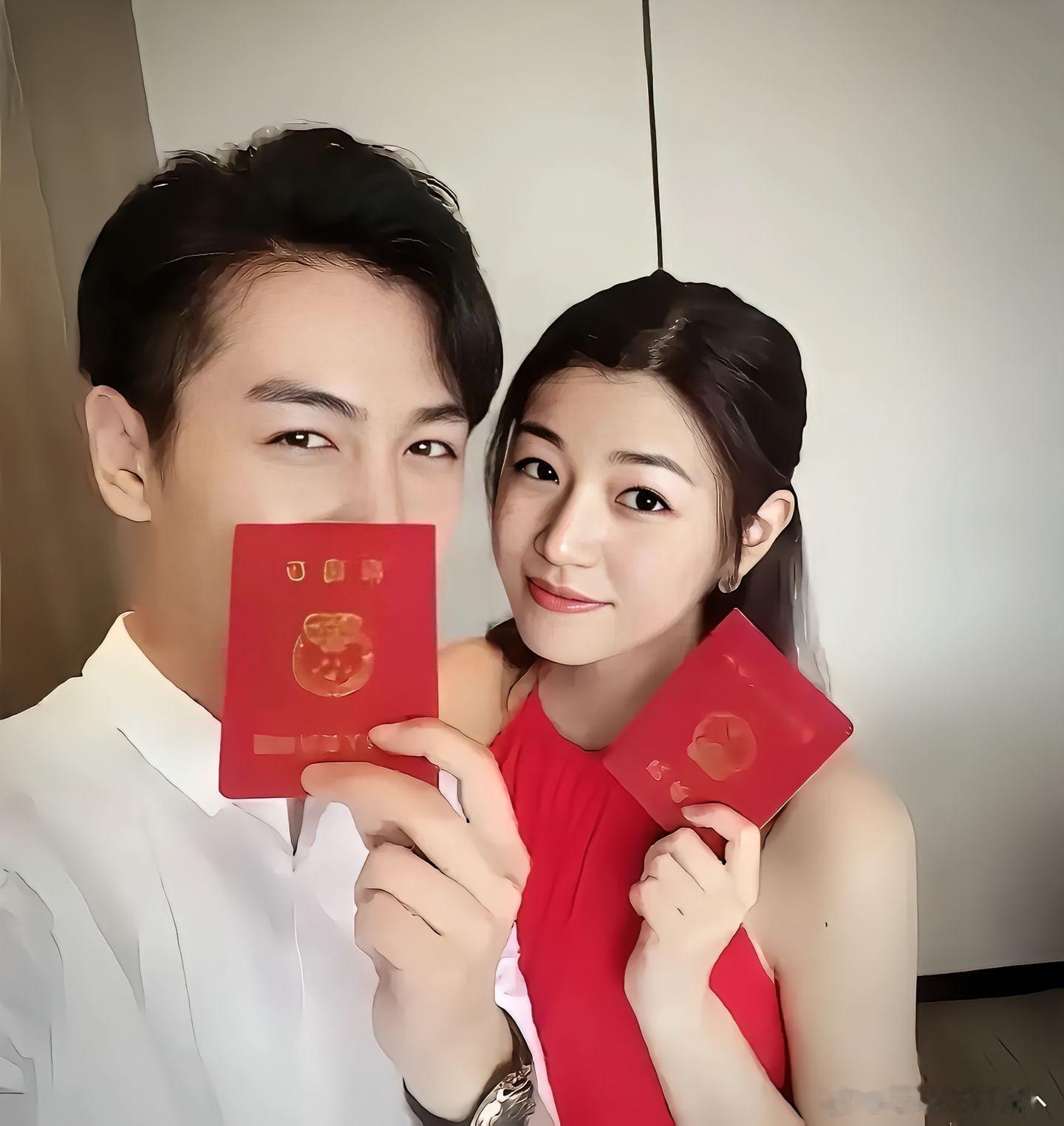 离婚不到一年，再次官宣喜讯的陈妍希，撕掉了陈晓积攒多年的体面。曾经，陈晓与陈妍希