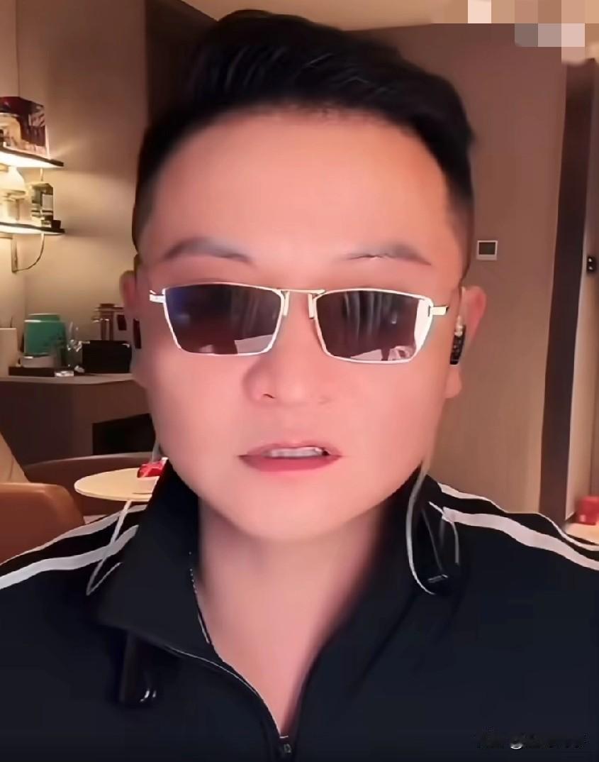 二子爷辟谣被封脸，我现实做供应链有小买卖，比上不足比下有余，其实可以不开播，开播