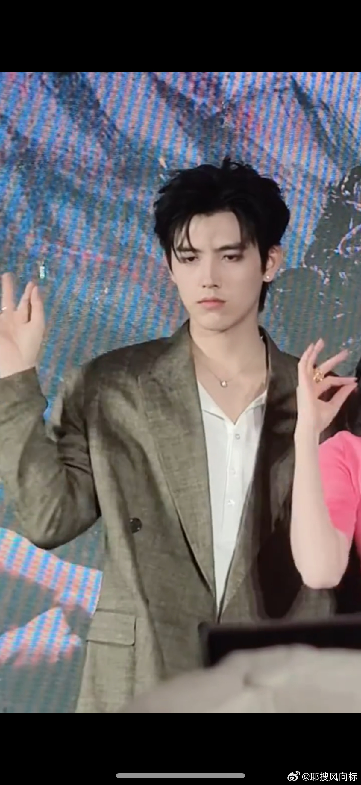 陈飞宇纯复仇没有摇白日提灯追剧团 别人：复仇+摇。陈飞宇：只复仇不摇，主打一个高