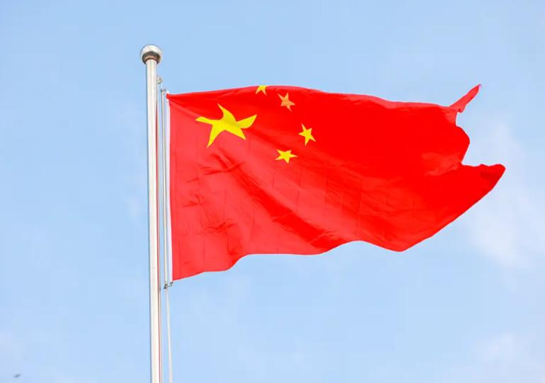 很多人今天回头看上世纪九十年代，总容易产生一种错觉，仿佛中国的发展一路顺风顺水。