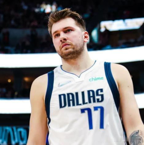 湖人这步棋真悬。
东契奇腿伤没还好利索，但预计要硬上圣诞大战打火箭。
湖人这是真