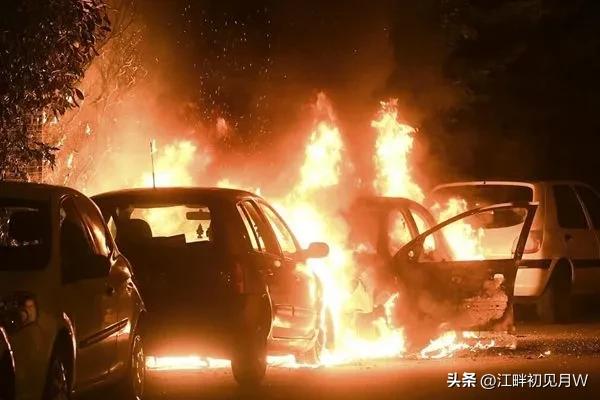 昨天，“欧洲五国游”群里炸锅了。
签证办好了，流量卡办好了，团费交过了，欧元换过