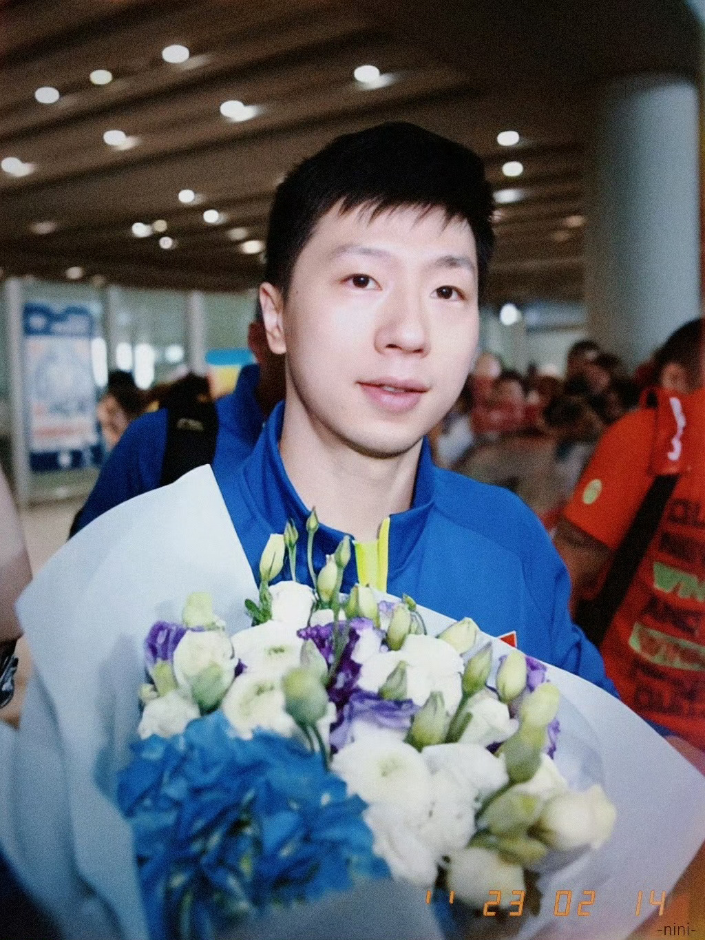 鞍山小马马龙乒坛历史第一人 捧花龙