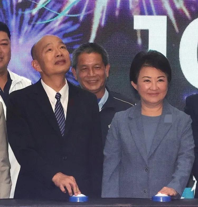 韩国瑜今日访美，岛内学者:“两个太阳”竞争进入新阶段

韩国瑜今天（21日）从台