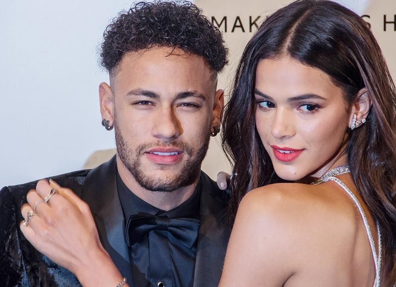 内马尔球技挺强的，但也就那样，很多人喜欢他，觉得他厉害是因为他的踢球方式，因为大