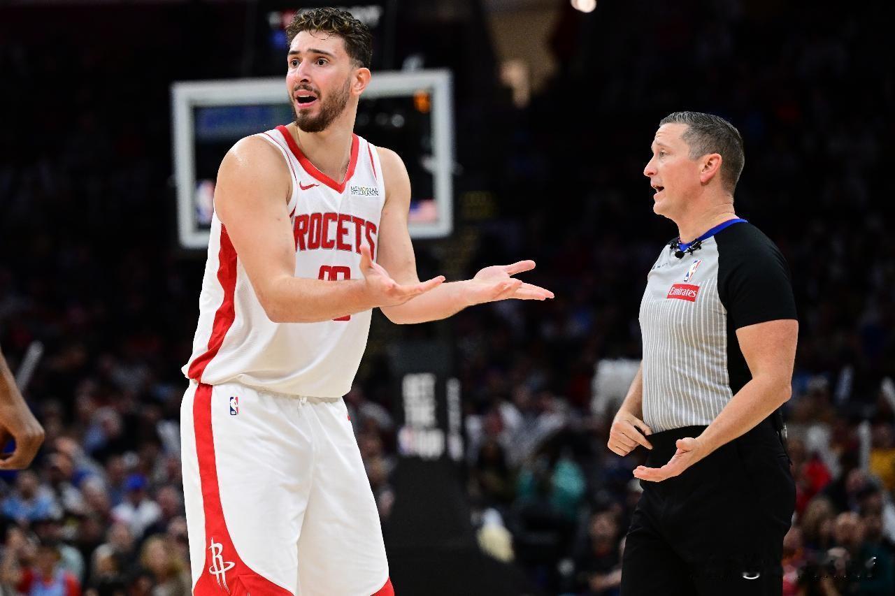 申京缺阵！这是交易字母哥的前奏？
今天火箭对阵太阳的比赛前，突然爆出申京因为生病