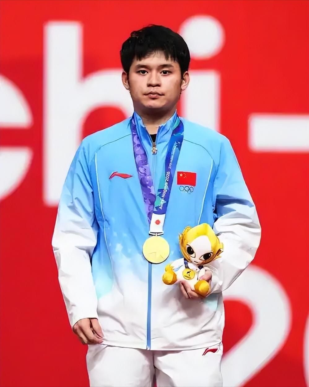 王楚钦队长退赛后，为什么是副队长梁靖崑负责抽签？ 
 
这件事真正值得聊的地方，