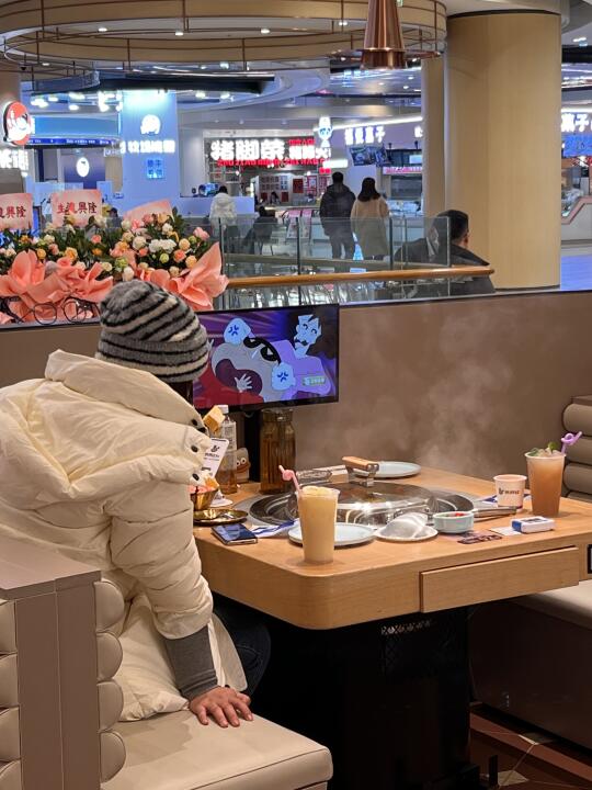 沈阳居然有一人食铁锅炖了！！！中街！！快去！！！