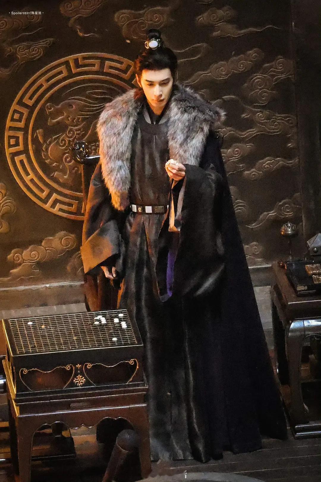 陈星旭金枝路透，真的很有天潢贵胄的贵气。 