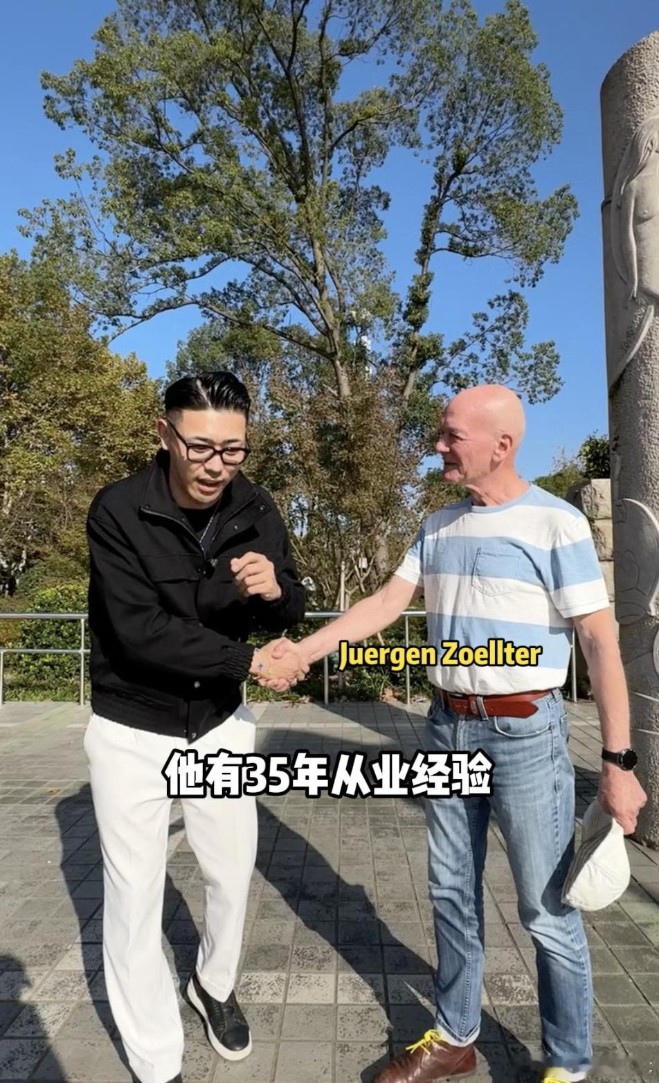 最近看到一个有意思的视频。海外车评人锐评中国豪车说车的小宇带着一位拥有35年经验