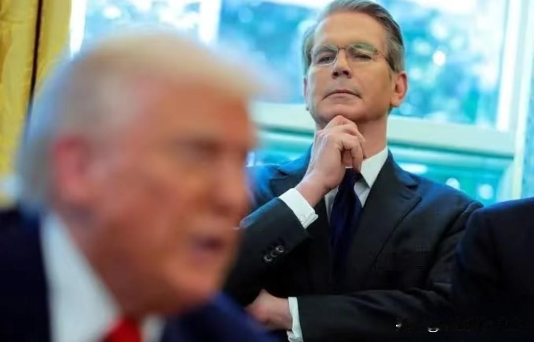 新加坡联合早报：芯片和稀土都不是中美的最后底牌。美国的“核弹级”一张牌是把中企逐