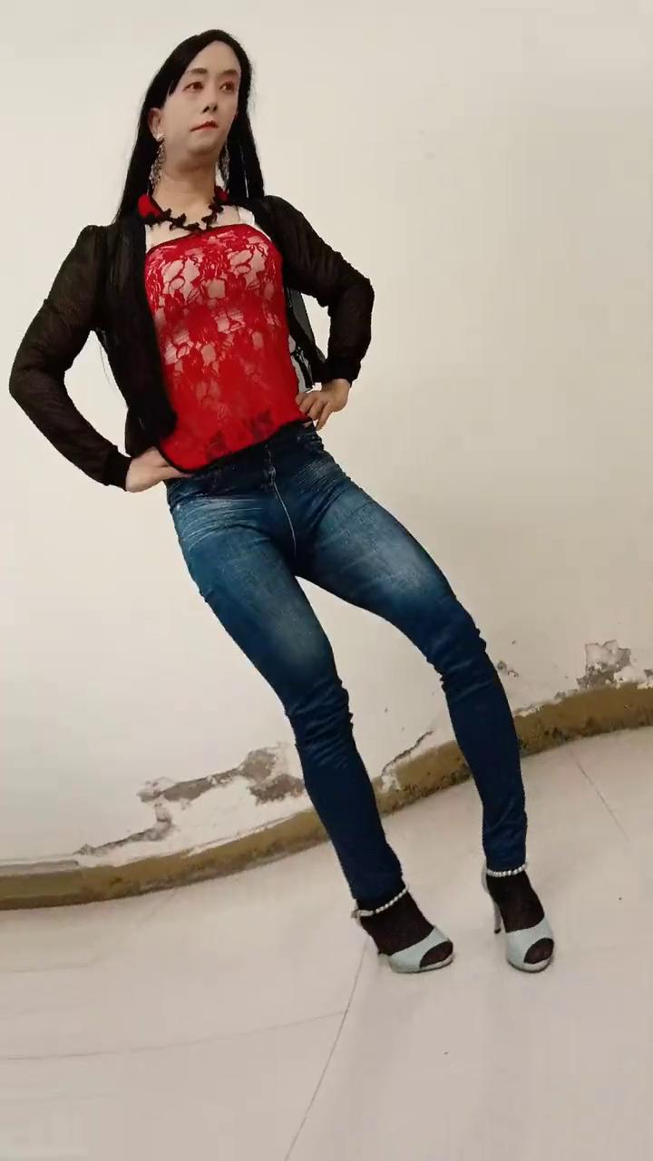 痴心难断意中人。
月缺月圆月难留，情深情浅情难求。独酌月下三更酒，孤饮不觉愁入喉