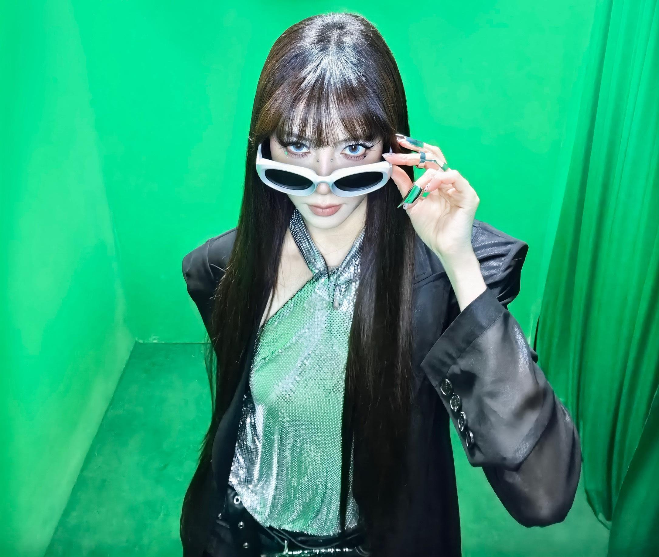 辣妹宋妍霏我笑纳了 宋妍霏的穿搭审美真的长在我心巴上！之前的甜酷套装、美式复古风