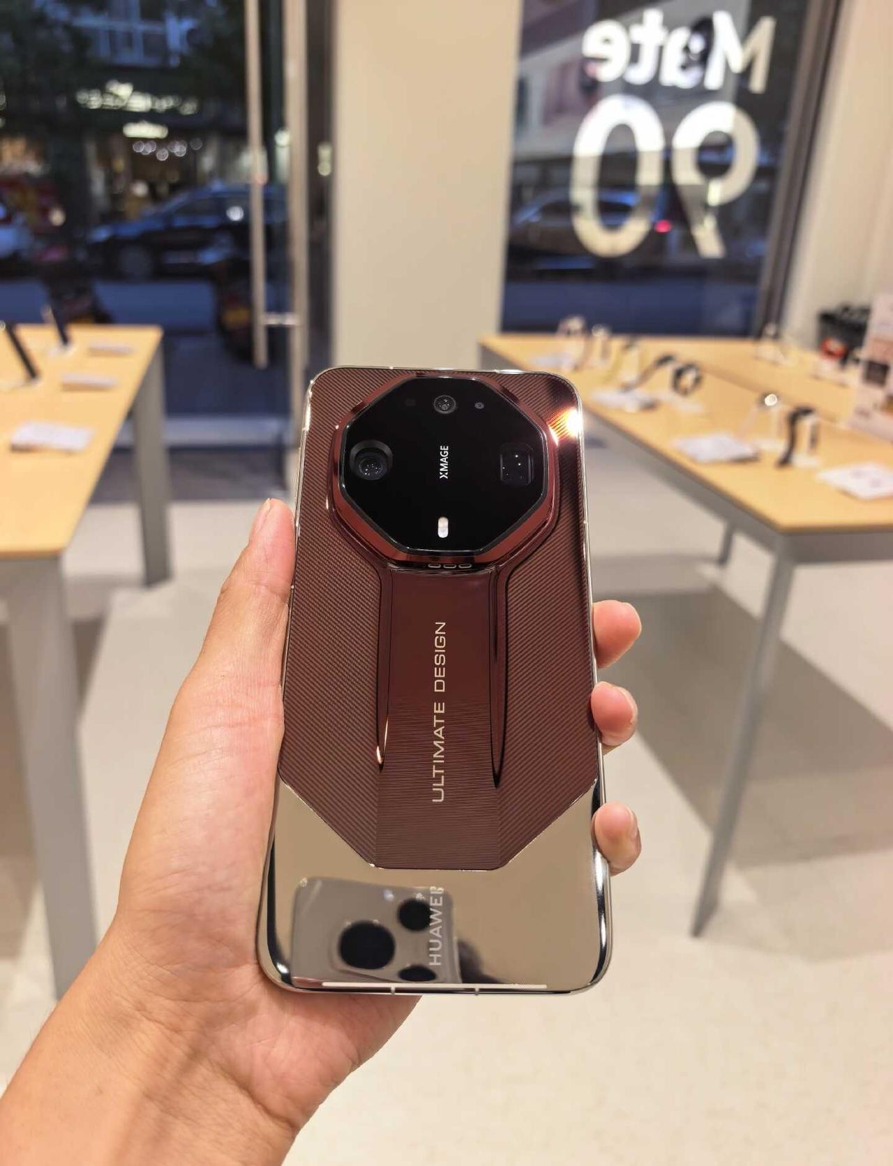 华为 mate90 RS 瑞红确实高级