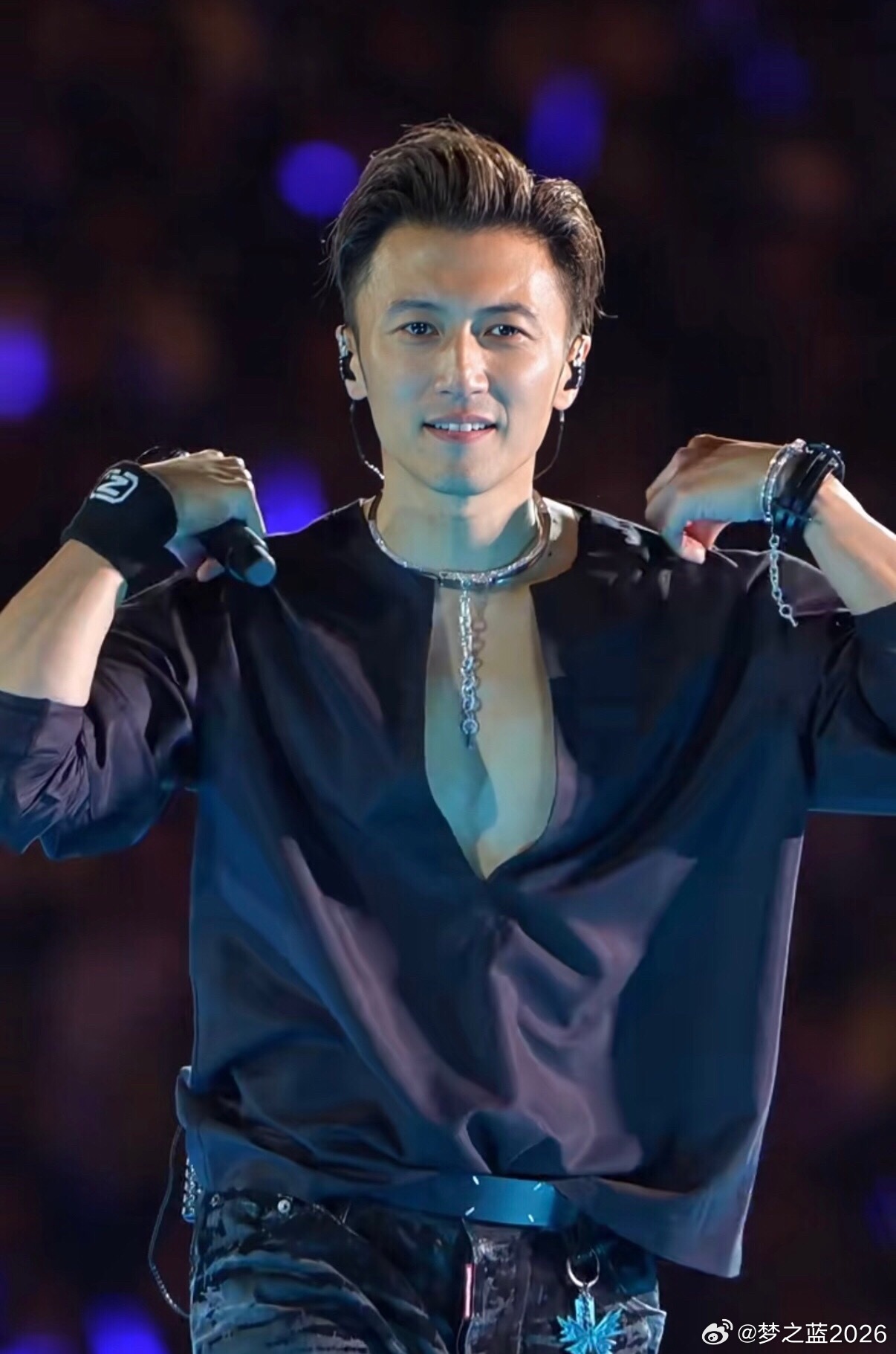 孙浩看谢霆锋演唱会感觉这几年，以前不怎么出现的歌星，都纷纷出来开演唱会了，我还没