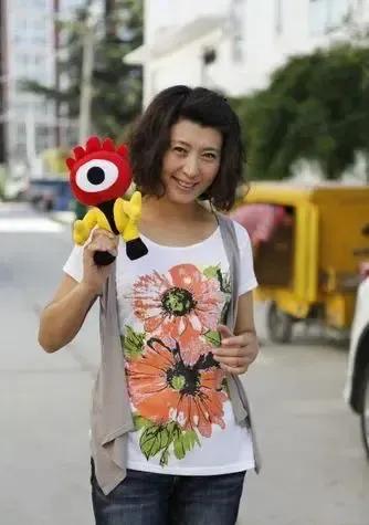 闫学晶给出了最新的回应，说那些背后说人坏话的人，评论不好的言论的人，恶意抹黑别人