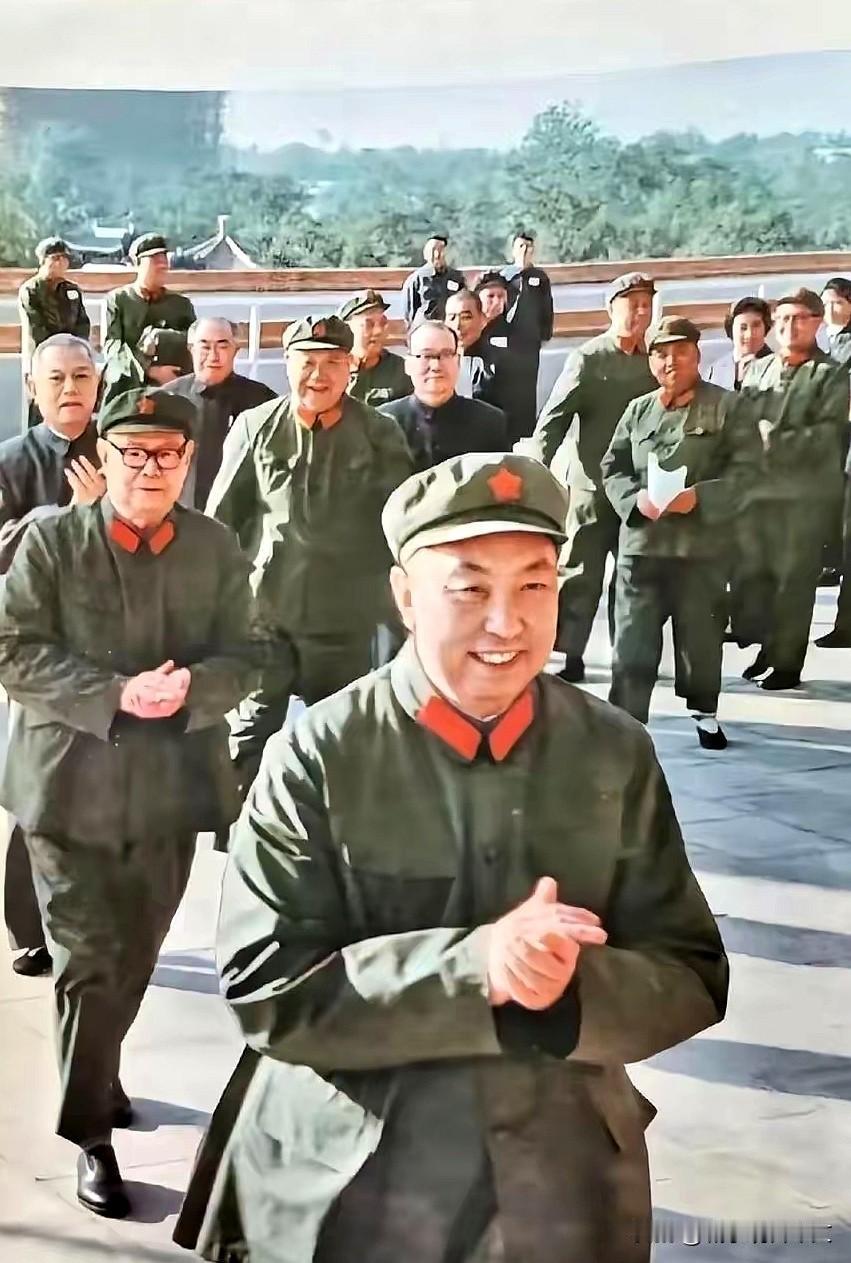 华国锋是毛主席的好学生，周恩来是毛主席的好助手，汪东兴是毛主席的好卫士，焦玉禄是