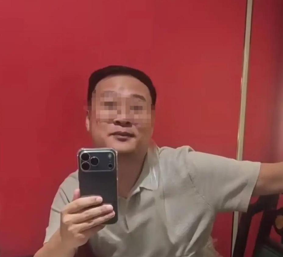 北京三个男的，去涮肉店吃饭。

点了一罐无糖可乐，服务员上错了，上了普通含糖的。
