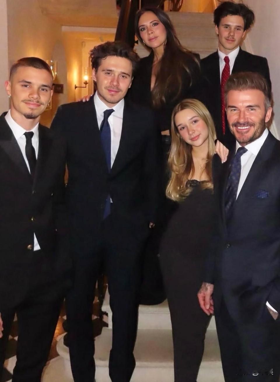 才知道赘婿连妹妹也拉黑了……记得妹妹小时候他可疼爱了，天天抱着，咋现在这样了？！