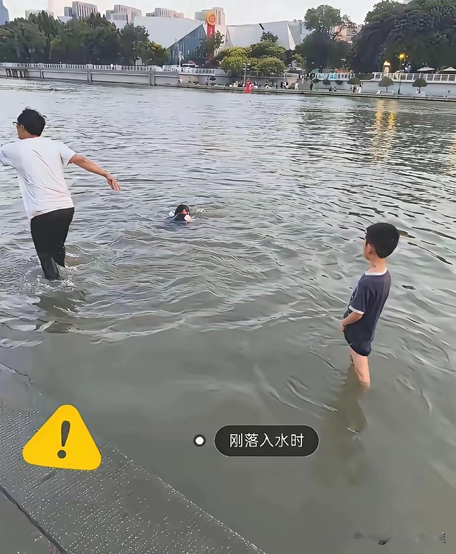 天津海河之眼，不幸遇难的母亲和儿子永远都回不来了，留给我们思考的是，这样的悲剧可