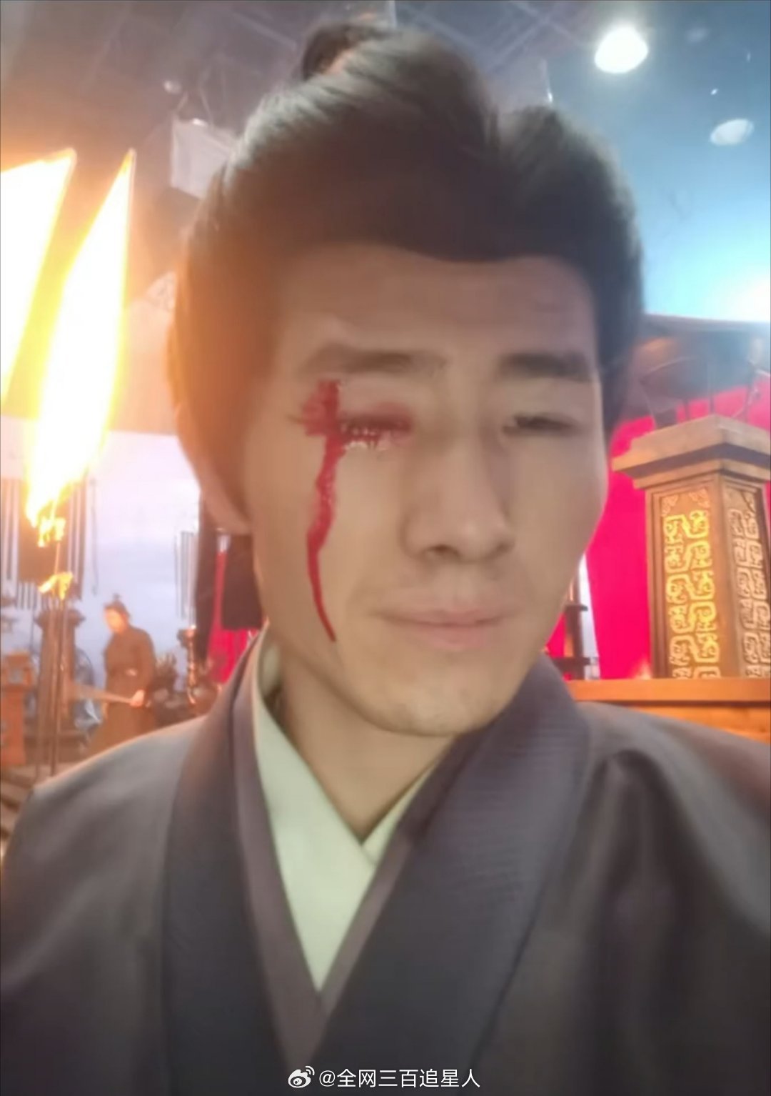 李昀锐和刘些宁主演的新剧归良辰群演发视频维权，称拍摄现场受伤🤕剧组却不管不顾，