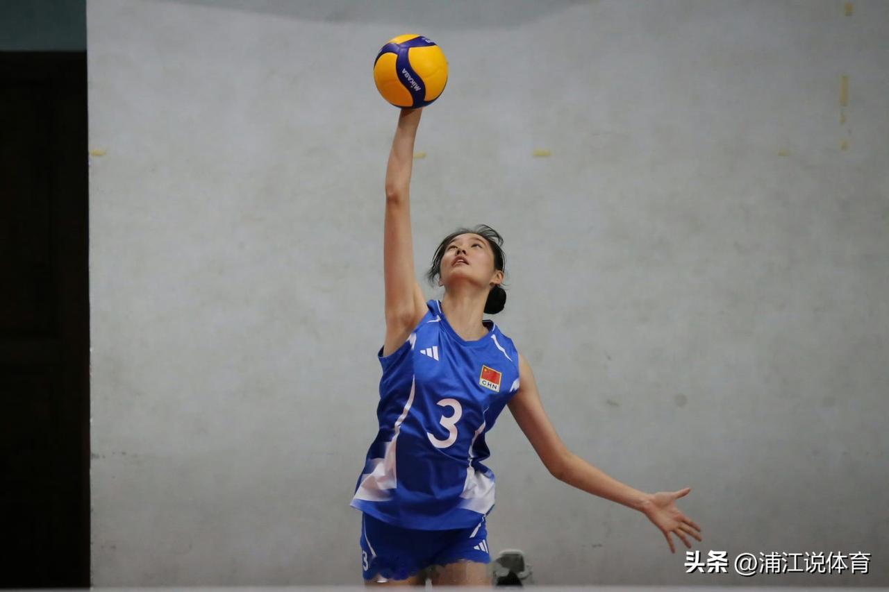 女排副攻小将赵雨涵砍下12分，成为U17中国女排稳定得分手。去年底冒尖的江苏副攻