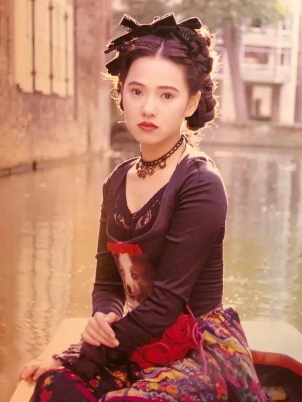 能作的女人有人疼？
伊能静年轻时是典型的能作，小小年纪闯娱乐圈，上来就红。
忧郁