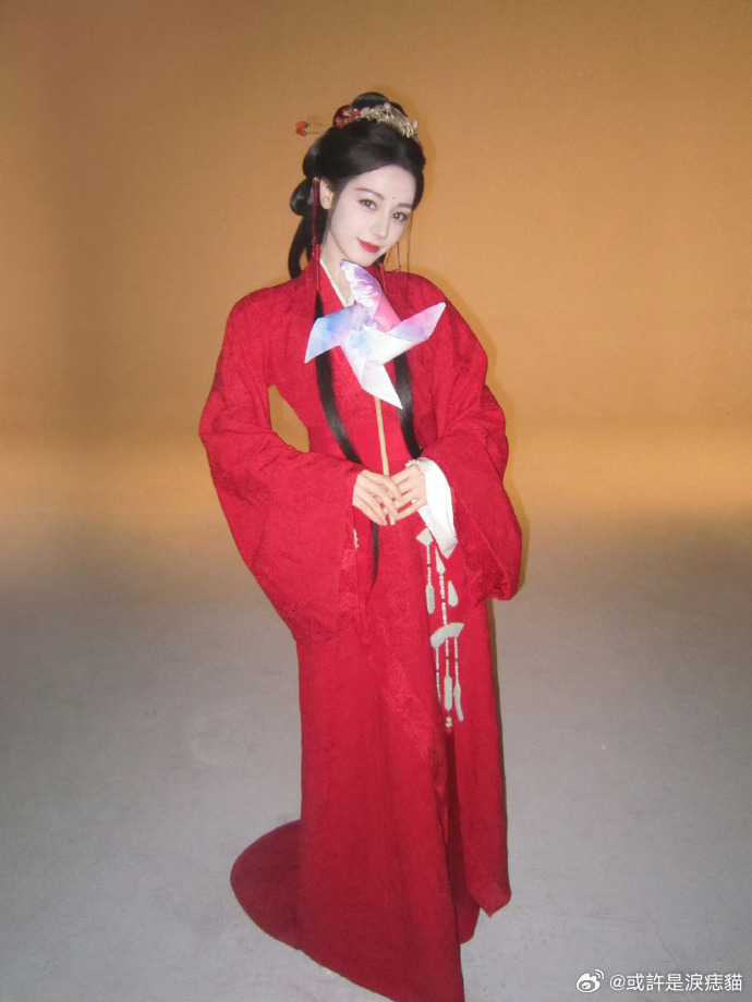 迪丽热巴蛊系美人迪丽热巴贺思慕蛊商极高迪丽热巴把贺思慕演活了！这个角色的蛊感被她