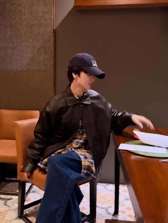 宋慧乔庆祝好友新婚 宋慧乔透露参加了庆祝摄影师好友的新婚聚会，然后顺便又又又又被