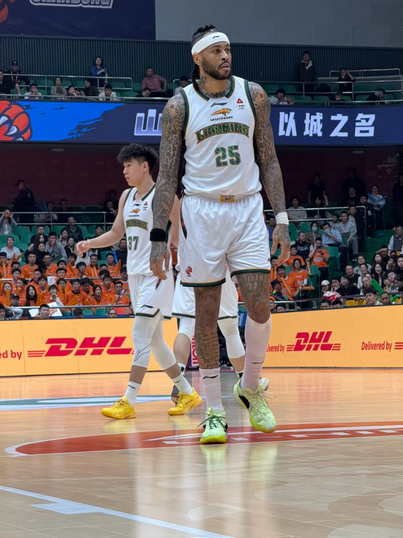 莫兰德四犯了山东男篮vs辽宁男篮
