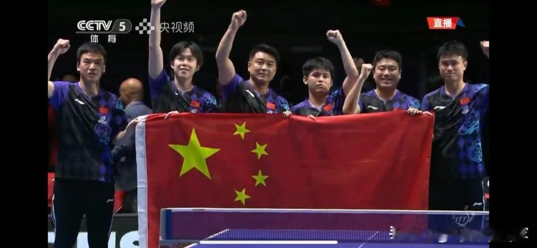 中国男团在2026年伦敦世乒赛决赛中以总比分3-0横扫日本队
梁靖崑在0-2落后