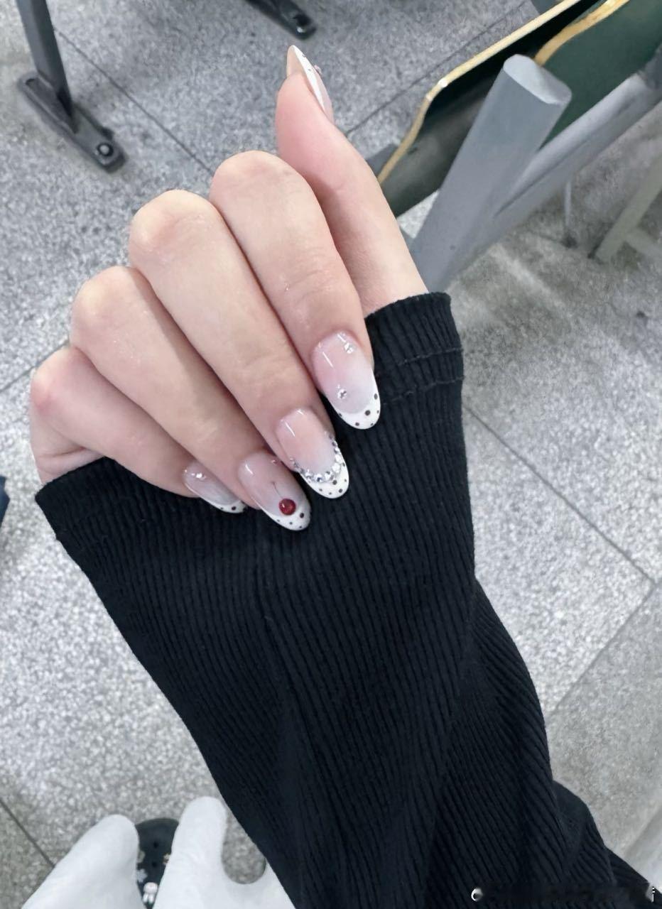 【💅🏻38766】白银一百三十五两做的孝圆美甲，学/姐是美/术生，超级美丽的