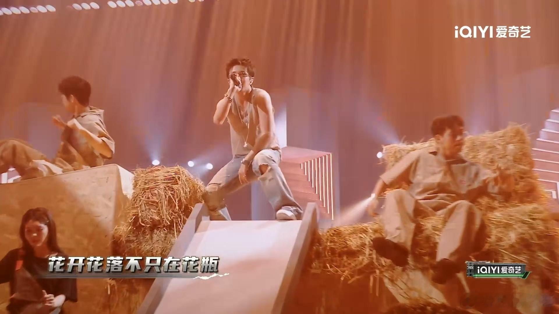 王一珩新爵士农人来了 从扛锄头打理庄稼到手握麦克风放声歌唱，王一珩完成超有意义的