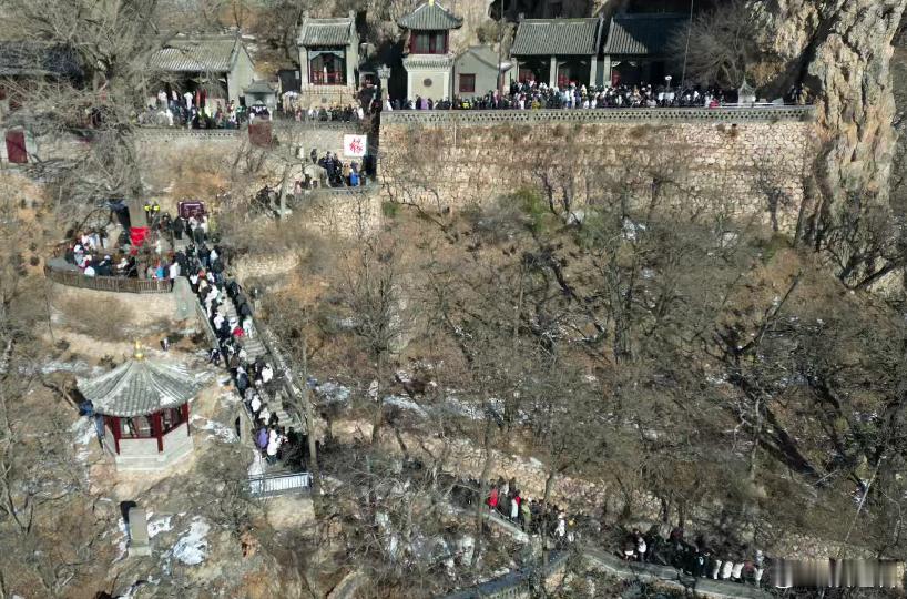 刚刷完一圈大孤山，只想说：这地方真的没有“淡季”。五一更明显，从山门到千年银杏，