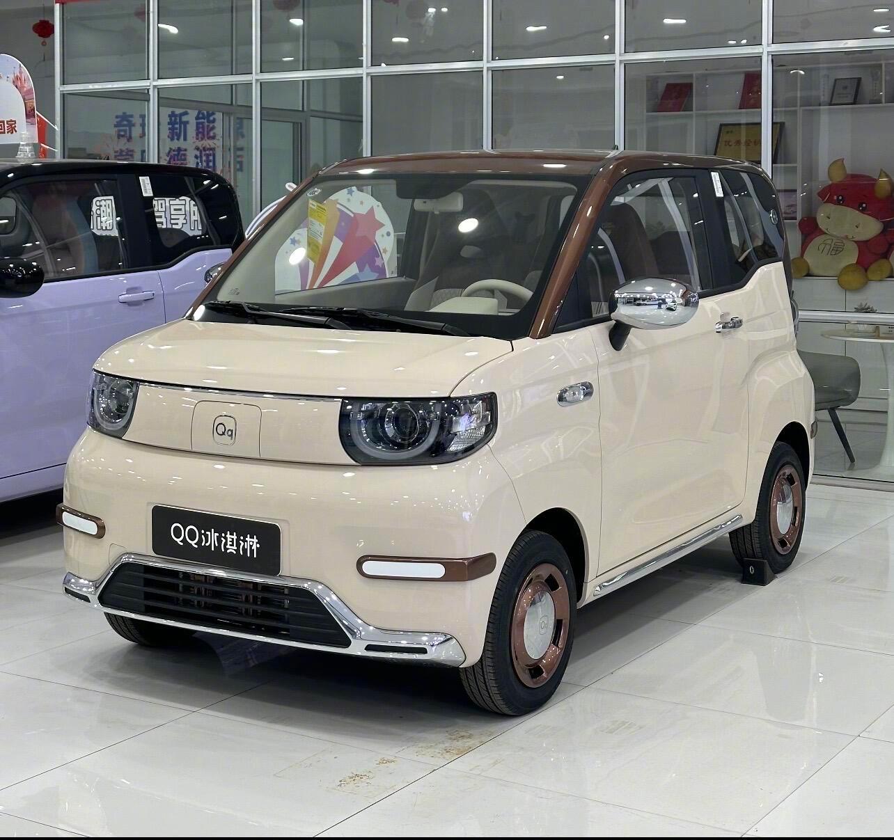 后排可放倒扩展载物空间，周末采购大包小包都能轻松装下。 