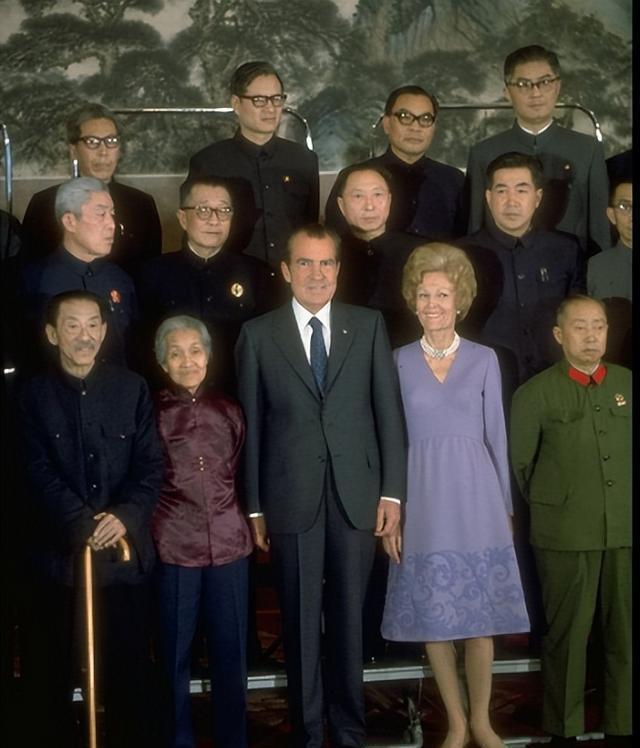 尼克松：双面传奇永留史，功过是非任人评说
 
理查德·尼克松，一个无法被简单定义